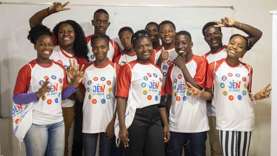 Projeto de capacitação profissional para adolescentes e jovens haitianos realiza formatura de turma